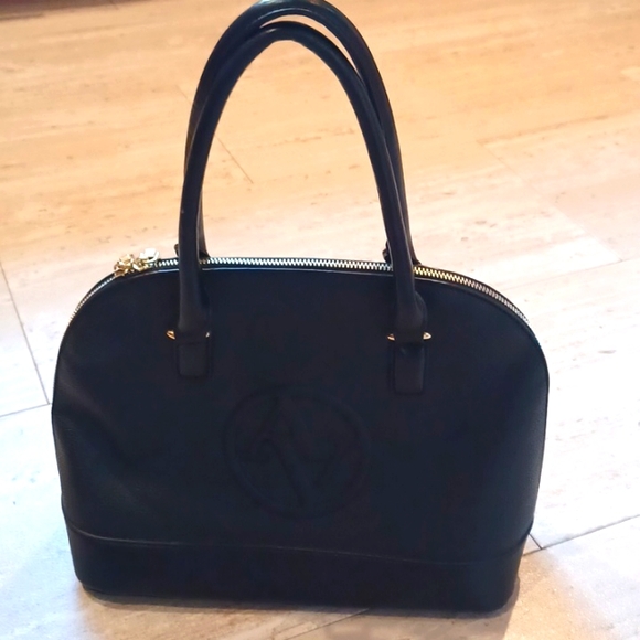 Adrienne Vittadini Handbags - STUNNING Adrienne Vittadini Black Shoulder Bag